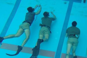 Пловец под водой